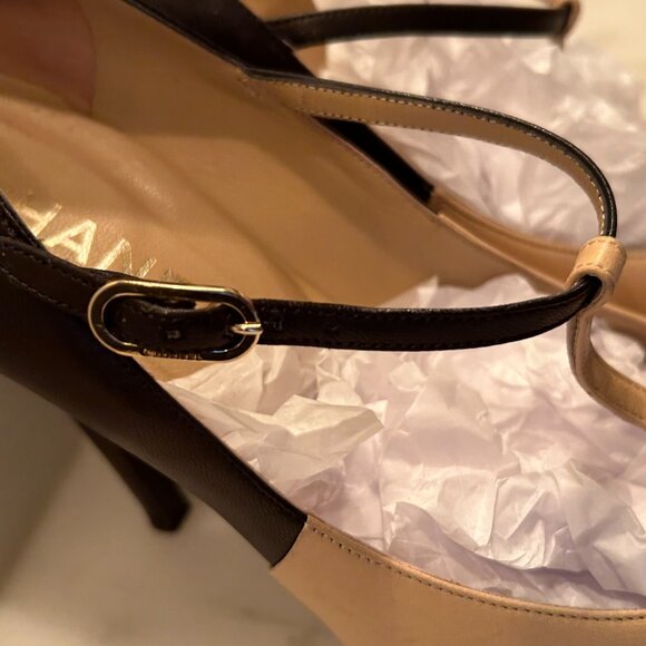CHANEL T Strap Mary Jane Cap Toe Heels Black Tan Leather CC Logo Pumps 38.8 US8 - Picture 11 of 16